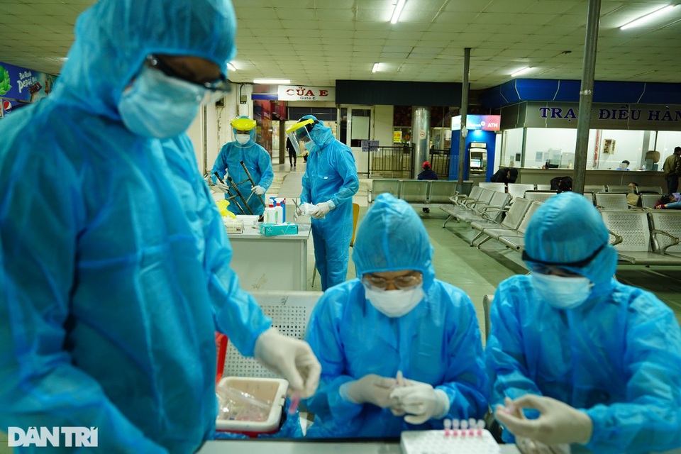 TPHCM đối mặt với 6 nhóm nguy cơ lây nhiễm SARS-CoV-2 - 4