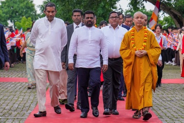 Tổng thống Sri Lanka chiêm bái lễ Phật tại chùa Bái Đính