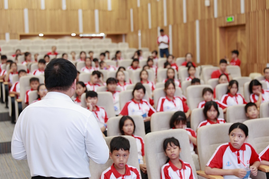 Ông Hoàng Nam Tiến và những chia sẻ gây chú ý về khởi nghiệp, kinh doanh - 1 Ông Hoàng Nam Tiến và những chia sẻ gây chú ý về khởi nghiệp, kinh doanh - 1