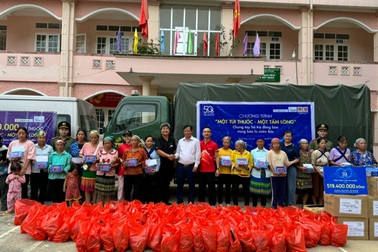 DHG Pharma mang 10.000 túi thuốc yêu thương tiếp sức cho đồng bào vùng lũ