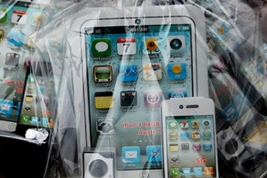 "Xế hộp, iPhone" ế ẩm, thời trang địa phủ thăng hoa tháng "cô hồn"