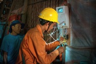 Hà Nội nắng nóng gần 50 độ C, nhiều nơi bất ngờ mất điện giữa đêm