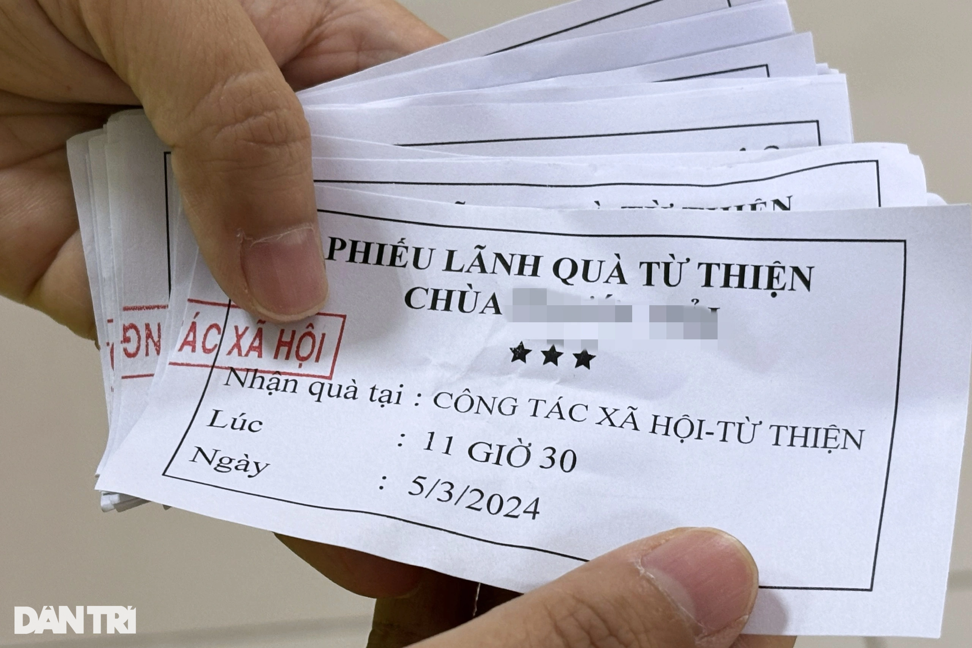 Cha bị đột quỵ, con gái 12 năm làm cô tiên của người bệnh hiểm nghèo - 7 Cha bị đột quỵ, con gái 12 năm làm cô tiên của người bệnh hiểm nghèo - 7