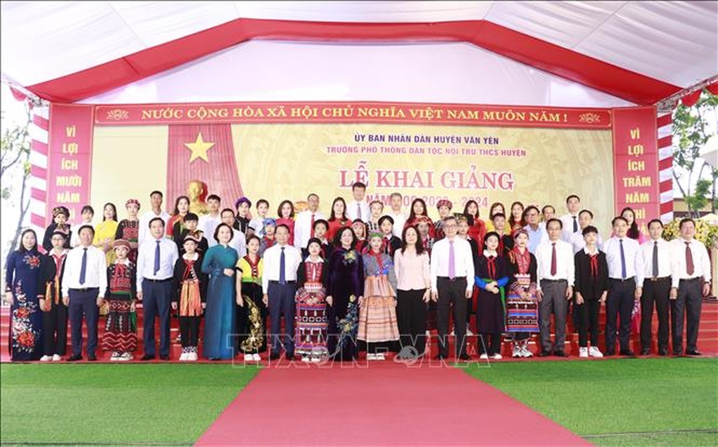 Thường trực Ban Bí thư dự khai giảng năm học mới và làm việc tại tỉnh Yên Bái - 2 Thường trực Ban Bí thư dự khai giảng năm học mới và làm việc tại tỉnh Yên Bái - 2