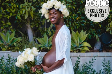 Rapper Lil Nas X gây xôn xao với hình ảnh công bố dự án âm nhạc mới