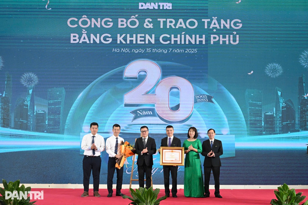Báo Dân trí vinh dự nhận Bằng khen của Thủ tướng Chính phủ - 1 Báo Dân trí vinh dự nhận Bằng khen của Thủ tướng Chính phủ - 1