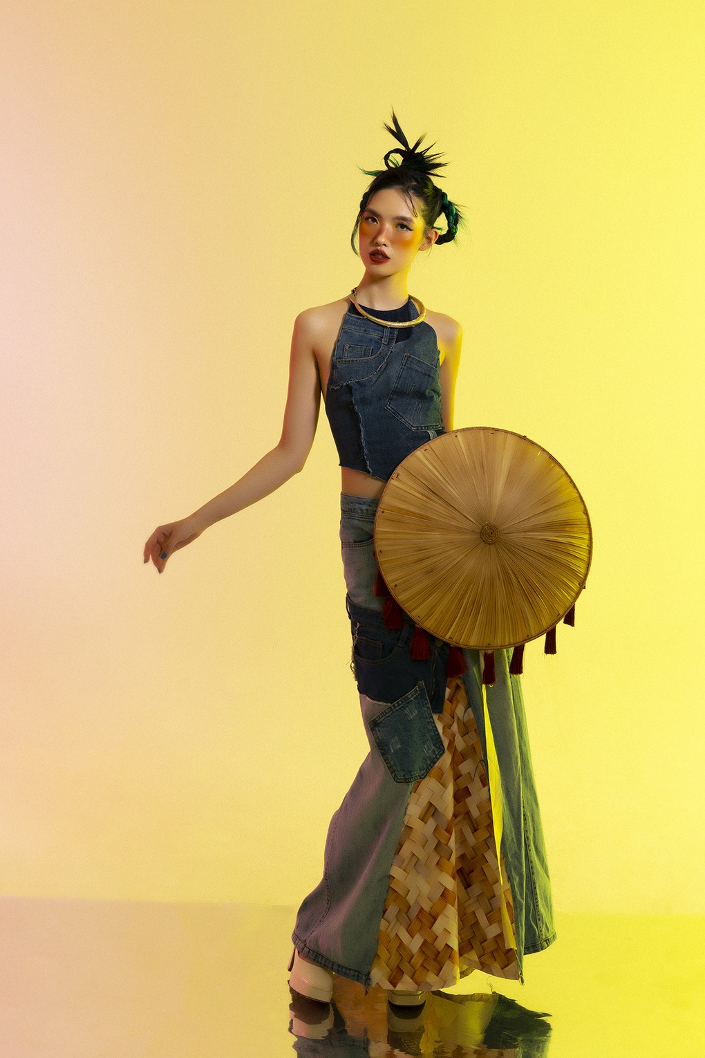 Top 5 Miss World Việt Nam Thu Phương ấn tượng với áo dài từ mây tre đan - 6 Top 5 Miss World Việt Nam Thu Phương ấn tượng với áo dài từ mây tre đan - 6