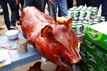 Mang cả heo quay tới "cúng" trạm BOT