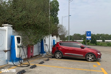 Người dùng ô tô điện sắp không còn phải lo khó tìm trạm sạc khi đi xa