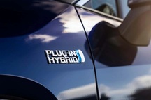 Xe hybrid sạc điện có thể không "sạch" như các hãng công bố