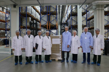 Bộ Quốc phòng tiếp nhận lô thuốc hỗ trợ điều trị Covid-19 từ Nga