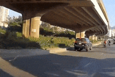 Bức xúc cảnh thanh niên chở “gấu” đi lạng lách, gây tai nạn rồi bỏ chạy