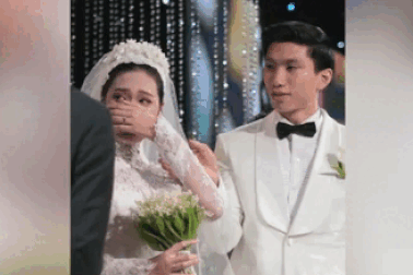 Khoảnh khắc xúc động trong lễ cưới Văn Hậu - Hải My