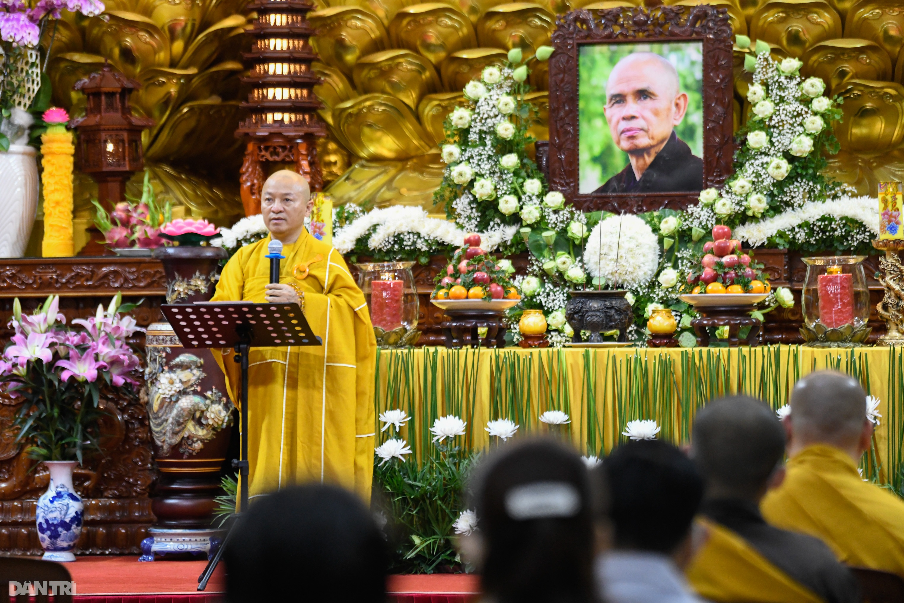 Tăng ni, phật tử TPHCM tưởng niệm Thiền sư Thích Nhất Hạnh - 2 Tăng ni, phật tử TPHCM tưởng niệm Thiền sư Thích Nhất Hạnh - 2