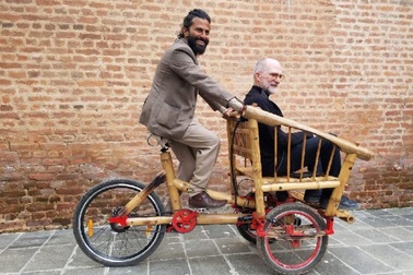 Độc đáo mẫu xe đạp điện đa năng bằng tre ở Nepal