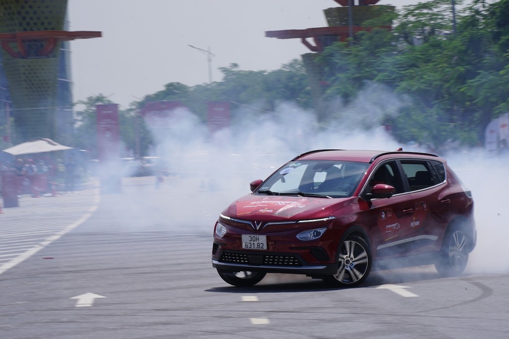 Màn đua nghẹt thở của VF e34 tại giải đua Gymkhana bằng xe điện đầu tiên - 8 Màn đua nghẹt thở của VF e34 tại giải đua Gymkhana bằng xe điện đầu tiên - 8