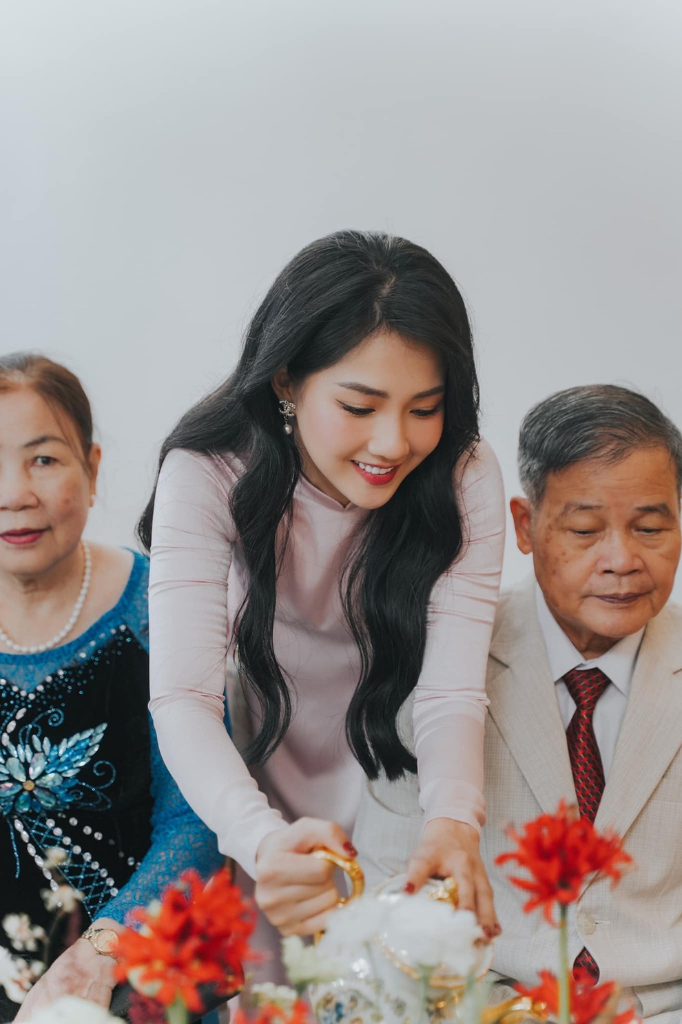 Hotgirl Reuters Kiều Trinh làm phù dâu hot nhất mạng xã hội - 5 Hotgirl Reuters Kiều Trinh làm phù dâu hot nhất mạng xã hội - 5