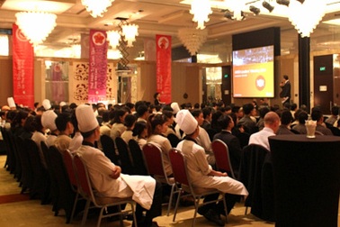 Giúp nhân viên vươn lên từ môi trường làm việc tốt