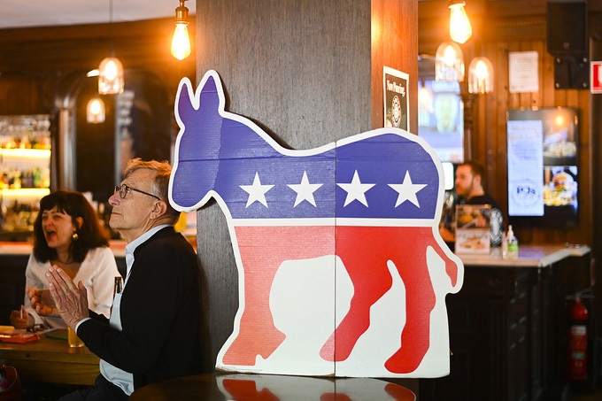 Trump thắng 101 phiếu đại cử tri, Biden giành 121 phiếu - Ảnh 2. Trump thắng 101 phiếu đại cử tri, Biden giành 121 phiếu - Ảnh 2.