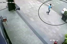 Camera ghi cảnh thanh niên trộm ô tô táo tợn trước tòa nhà Becamex