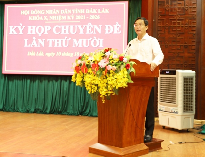 Bí thư Tỉnh ủy đồng chí Nguyễn Đình Trung phát biểu tại kỳ họp