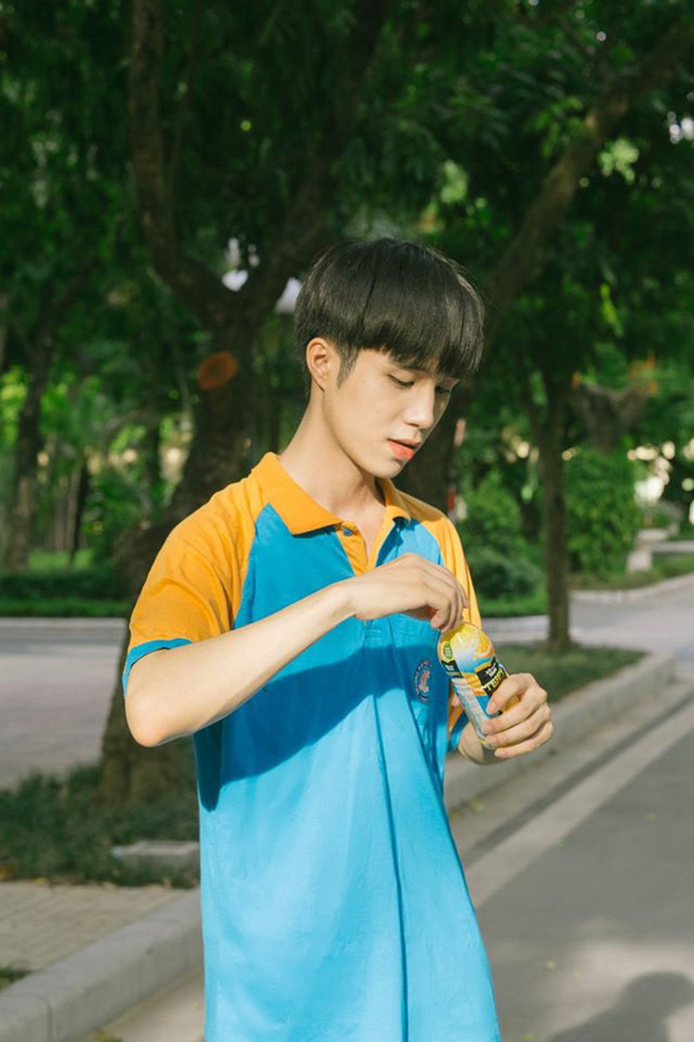 Chàng thơ ĐH Thương mại chụp ảnh ngẫu hứng vẫn hút hồn dân mạng - 6 Chàng thơ ĐH Thương mại chụp ảnh ngẫu hứng vẫn hút hồn dân mạng - 6