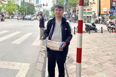 Chàng trai khiếm thị và hành trình xuyên Việt cùng bạn thân gây xúc động