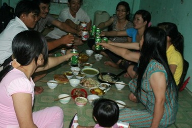 Giao thừa "tạm" của những người lao động xa quê