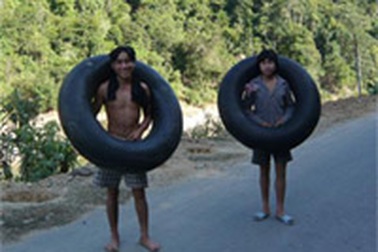 Nghệ An: Báo động nạn gỗ lậu xuôi sông