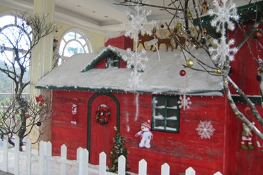 Nô nức lên đỉnh Bà Nà ngắm “tuyết” rơi