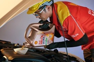 Shell ra mắt chương trình "Trung hòa Carbon" với quy mô lớn ngành công nghiệp dầu nhớt