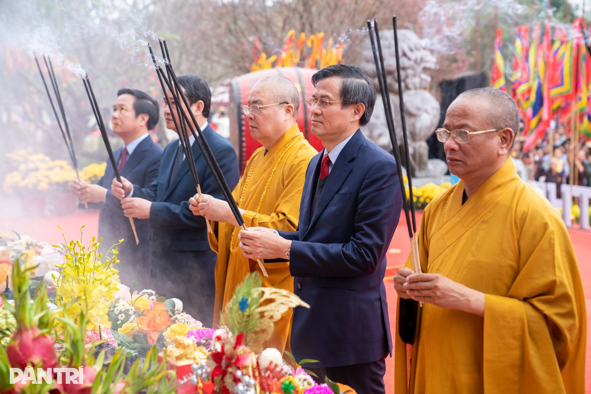 Ngôi chùa lớn nhất Việt Nam đông nghịt người những ngày đầu năm - 5 Ngôi chùa lớn nhất Việt Nam đông nghịt người những ngày đầu năm - 5