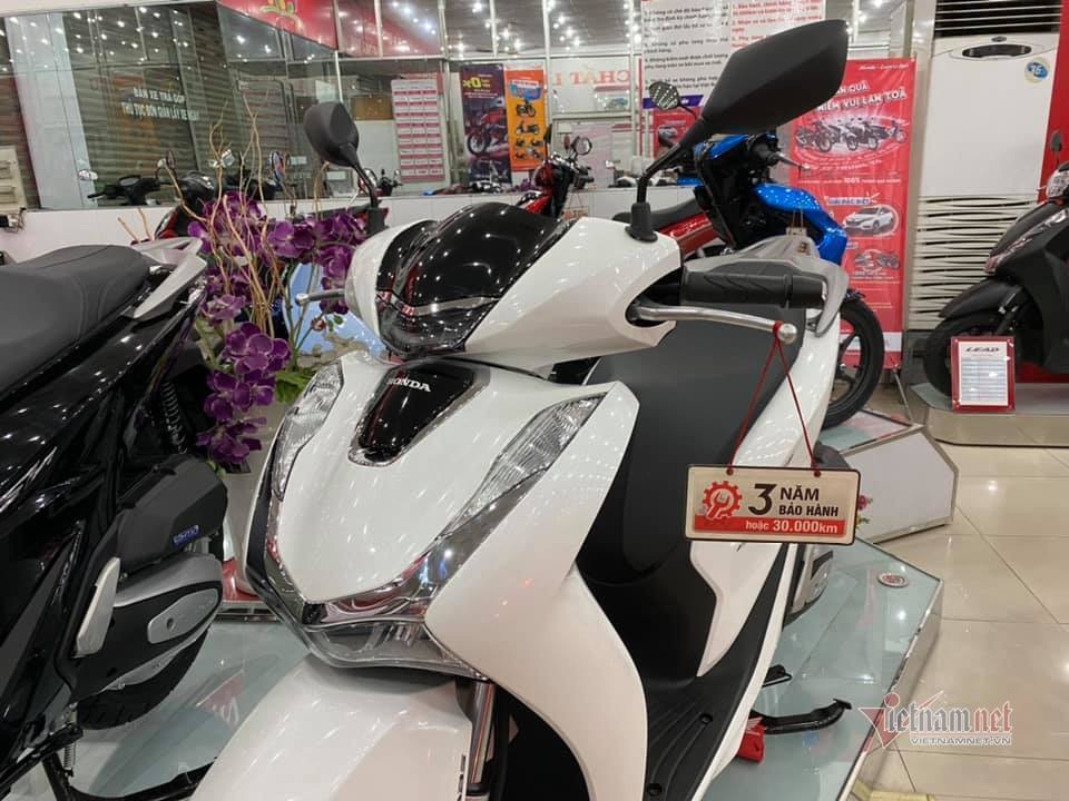 Xe máy hot rớt giá hơn chục triệu, khách vẫn chưa thỏa mãn - 3 Xe máy hot rớt giá hơn chục triệu, khách vẫn chưa thỏa mãn - 3