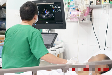 TPHCM: Tự uống thuốc ngừa thai, một phụ nữ bị tắc phổi nguy kịch