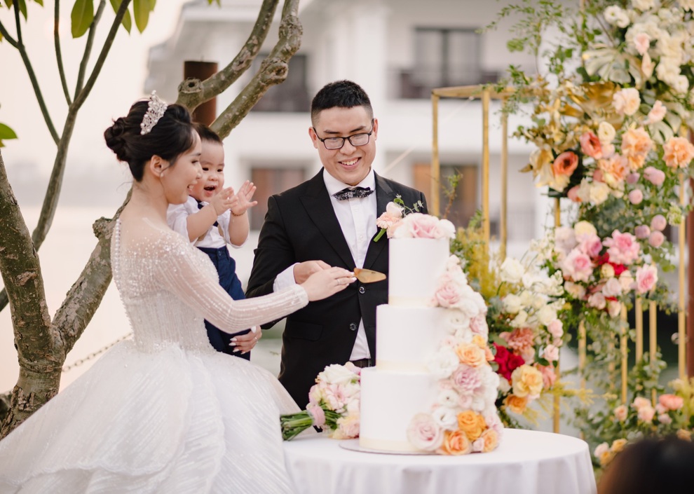 Đám cưới mùa dịch: Hoãn… đến 3 lần, cả làng hò nhau thanh lý cỗ ế - 2