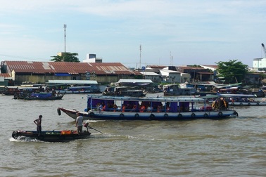 Ngày nghỉ cuối, Chợ nổi Cái Răng, Tràm Chim,… vẫn đông nghịt khách