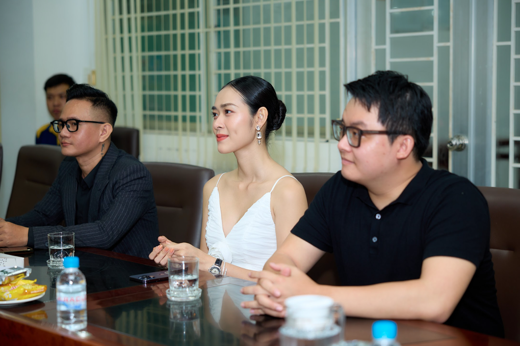 Diệp Bảo Ngọc xuất hiện rạng rỡ tại Đại học Trà Vinh - 1 Diệp Bảo Ngọc xuất hiện rạng rỡ tại Đại học Trà Vinh - 1