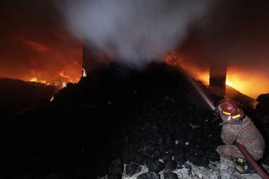 Bangladesh: Cháy nhà máy may mặc, ít nhất 120 người chết