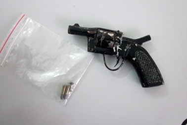 Chủ khách sạn dùng súng bắn người ra đầu thú