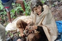 Ấn Độ: Tìm thấy người phụ nữ bị xích 40 ngày giữa rừng, không được ăn uống