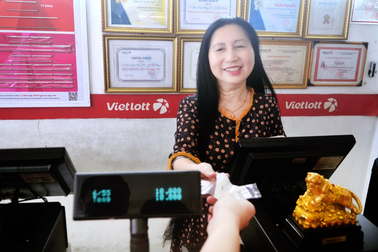 Chủ điểm bán hàng  Vietlott: "Tôi bán sự may mắn và cả nụ cười"