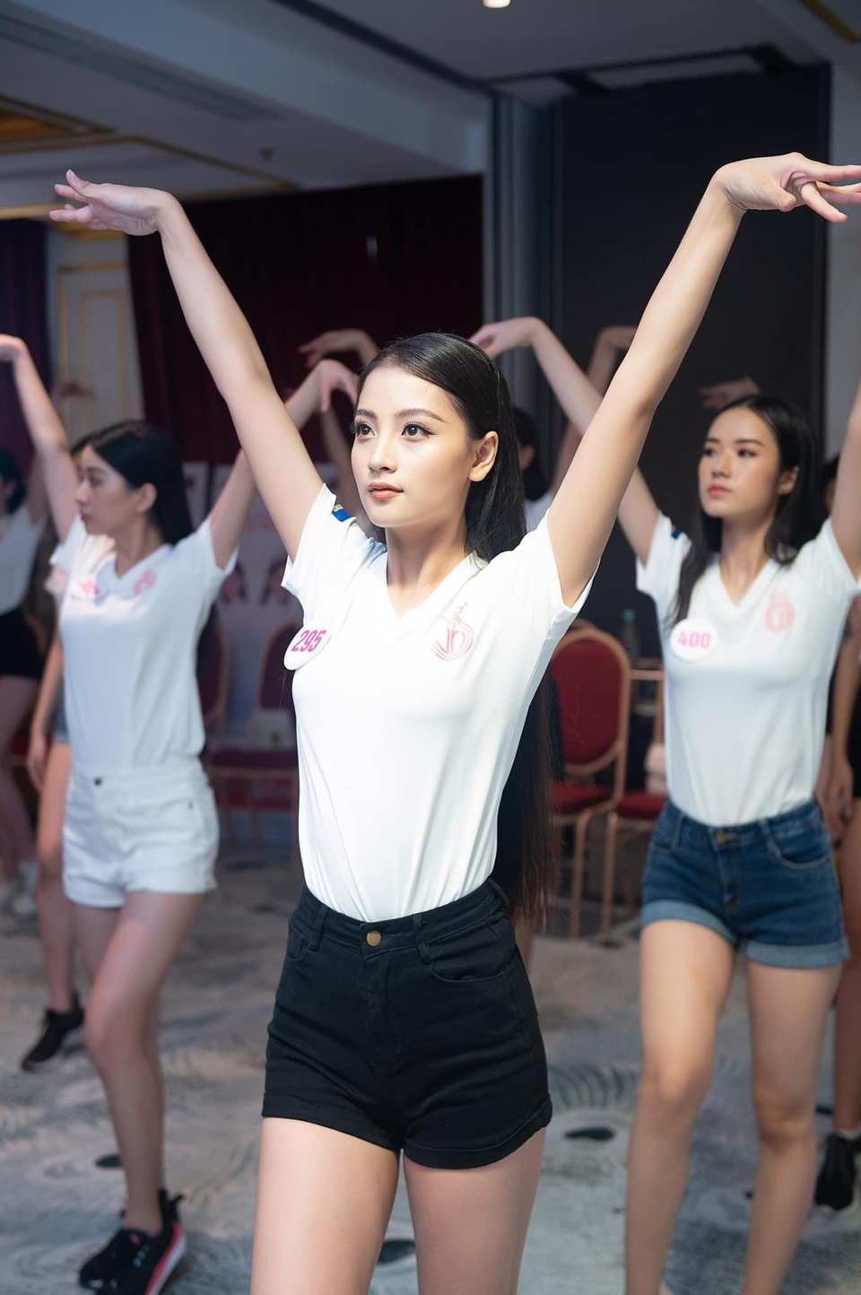 Ngẩn ngơ vẻ đẹp nữ sinh ĐH Kinh tế Quốc dân trong các cuộc thi sắc đẹp - 7