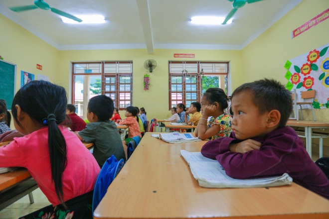 Giáo viên vùng cao vui mừng sau 2 năm có phòng học và nhà công vụ mới - 8 Giáo viên vùng cao vui mừng sau 2 năm có phòng học và nhà công vụ mới - 8