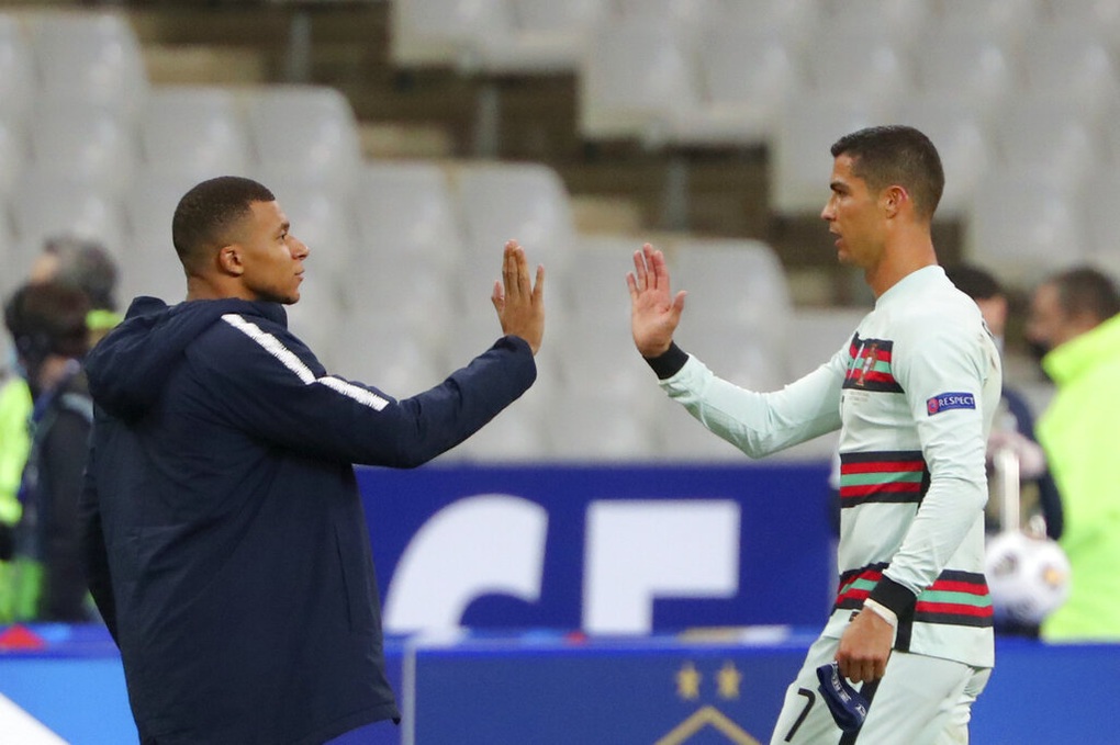 Phản ứng của Mbappe khi Ronaldo đăng tâm thư - 1 Phản ứng của Mbappe khi Ronaldo đăng tâm thư - 1