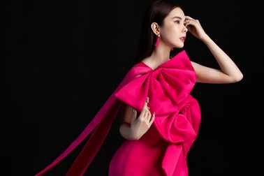 Hoa hậu Huỳnh Vy diện váy sắc màu rực rỡ