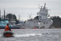 Tàu chiến Na Uy có nguy cơ bị chìm sau va chạm với tàu dầu