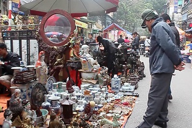 Chợ "mua may bán đắt" độc nhất Hà thành