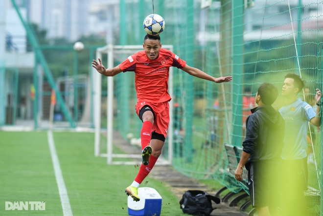 Thầy Park nhăn mặt, hướng dẫn học trò tới bung giày - 3 Thầy Park nhăn mặt, hướng dẫn học trò tới bung giày - 3