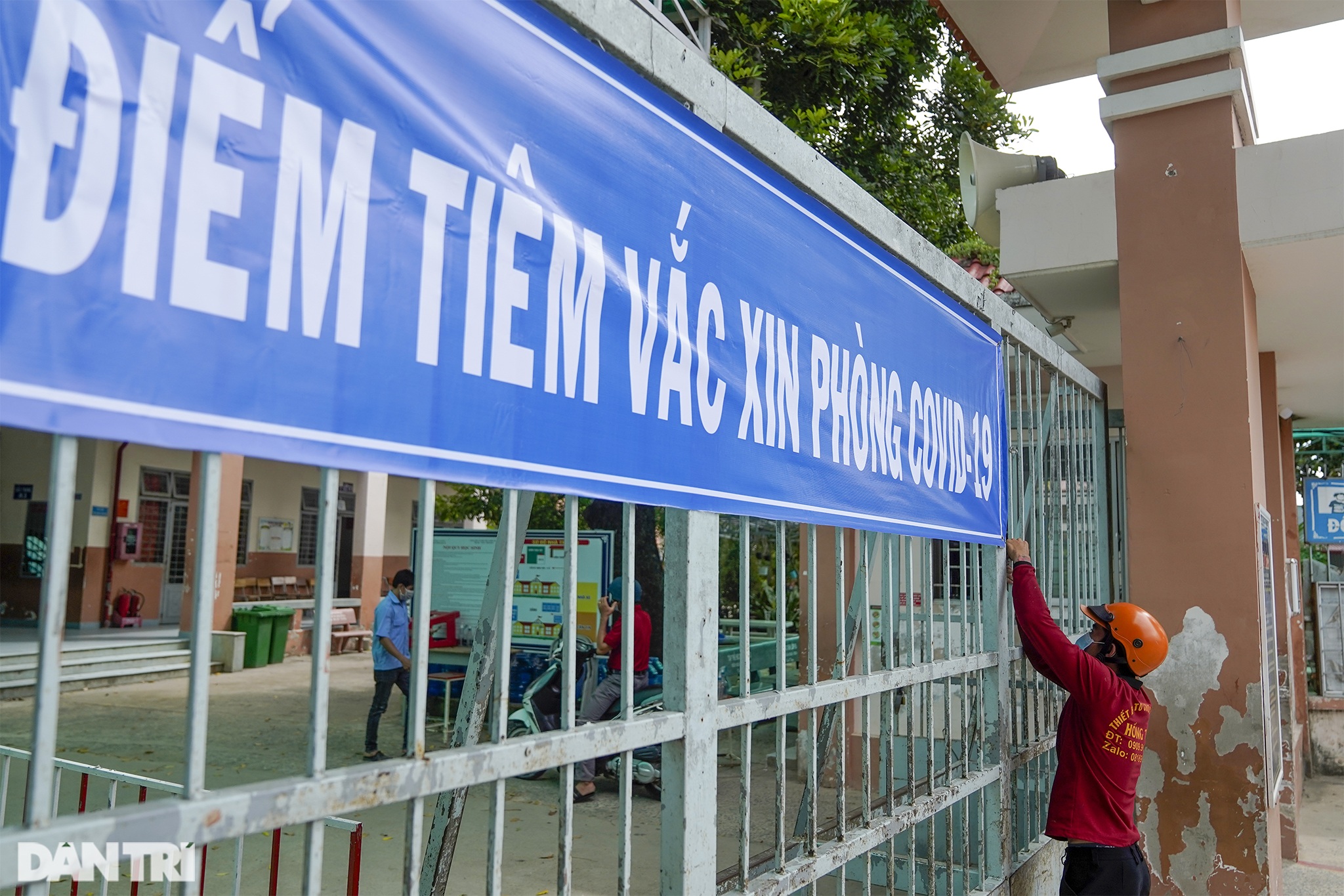 Nhiều người dân TPHCM phải hoãn tiêm vắc xin vì huyết áp cao, bệnh nền - 1 Nhiều người dân TPHCM phải hoãn tiêm vắc xin vì huyết áp cao, bệnh nền - 1