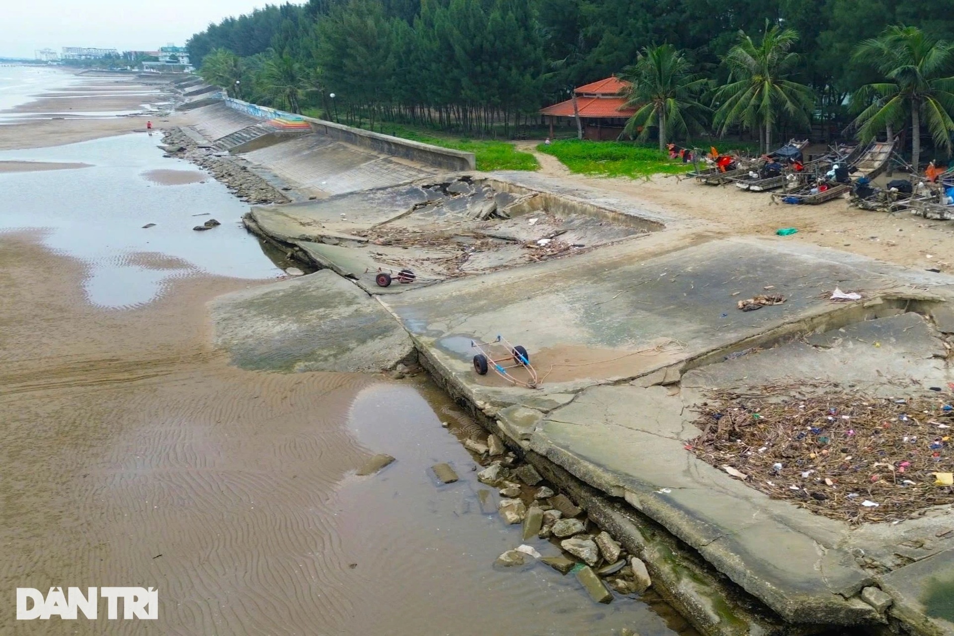 Biển xâm thực mạnh, người dân lo làng bị nuốt chửng - 9 Biển xâm thực mạnh, người dân lo làng bị nuốt chửng - 9